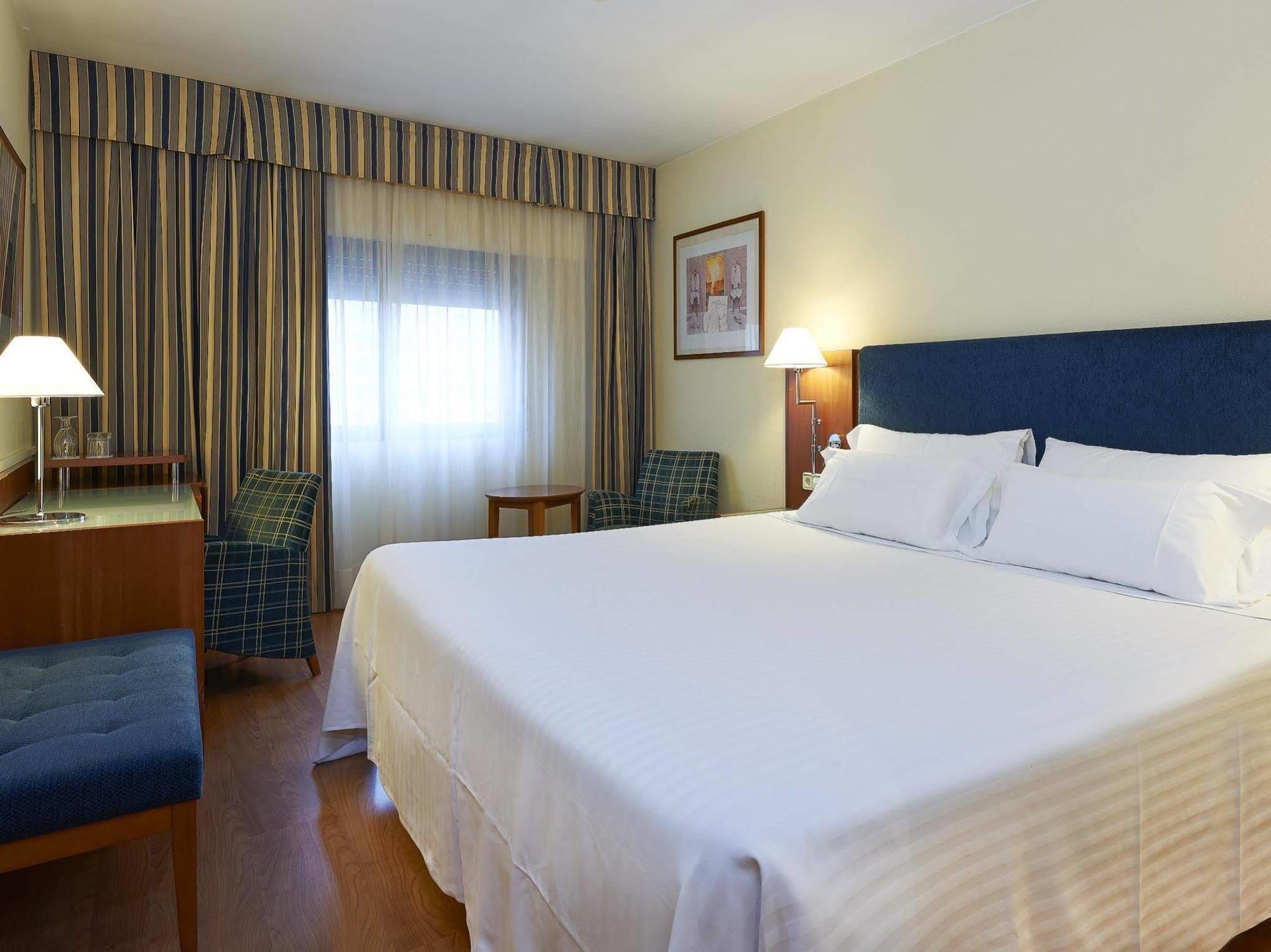 Up Rooms Vic Hotel Exterior foto
